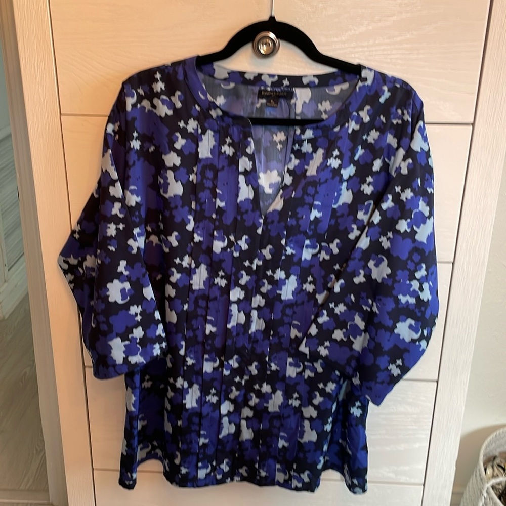 Banana Republic loose fitting blue cameo top.